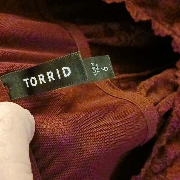 TORRID BABYDOLL PLUS SIZE 6, 93% NYLON, BURGUNDY PATTERN, LINED, VALENTINE'S DAY - Picture 3 of 4